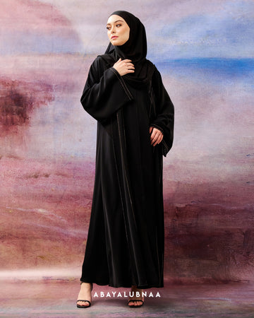 Reyna Abaya in Meteorite