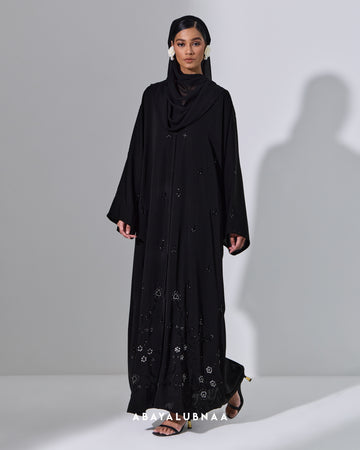 Sarina Abaya in Meteorite